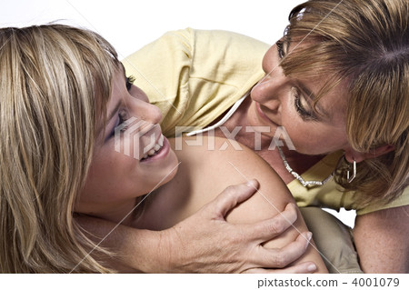 mother and daughter love 4001079