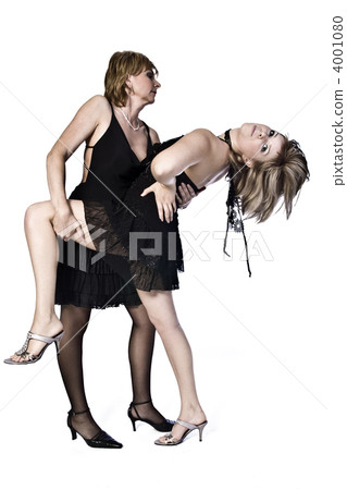 Mother and daughter dance 4001080