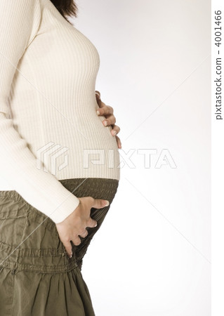 Figure study of pregnant woman 4001466