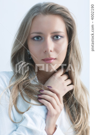 Young woman portrait Young woman portrait 4002190