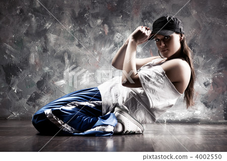 Young woman dancer 4002550