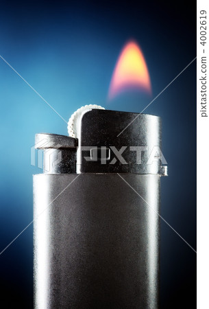 Lighter with burning flame 4002619