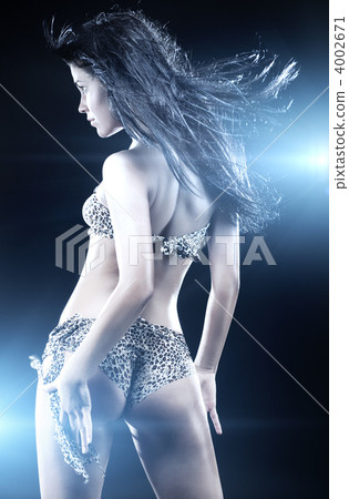 Young sexy dancing woman Young sexy dancing woman 4002671