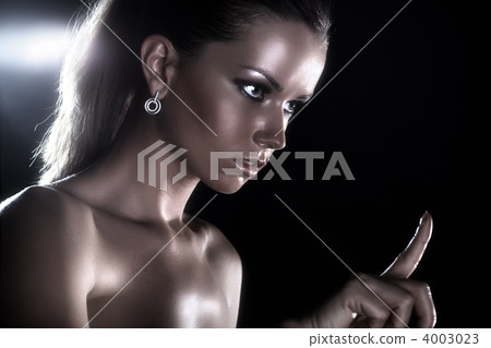 Young woman studio fashion portrait 4003023