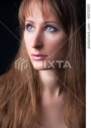Young woman studio fashion portrait Young woman studio fashion portrait 4003093