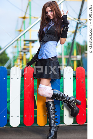 Young schoolgirl 4003263