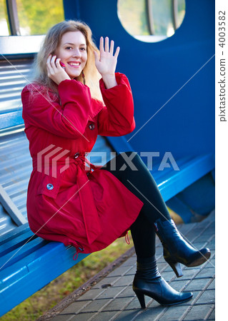 Young woman sitting on station stop 4003582