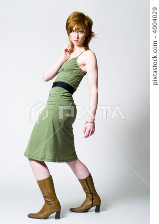 Showing my dress 4004029