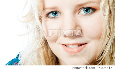 Bright blue eyes 4004416