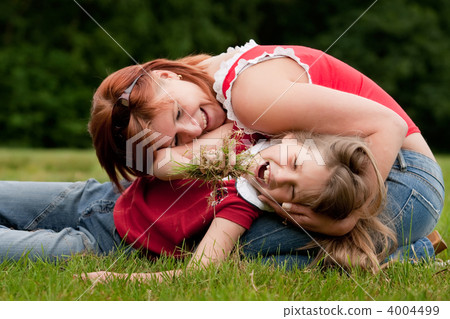 We eating grass 4004499