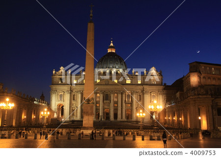 Night view of St. Peter's Cathedral which it wants from Italian World Heritage Square Night view of St. Peter's Cathedral which it wants from Italian World Heritage Square 4009753