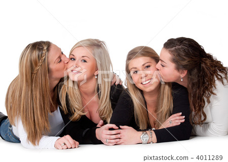 Kiss the girls on the floor 4011289