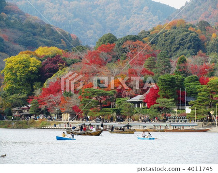 Autumn leaves of Kyoto Arashiyama Katsuragawa 4011745