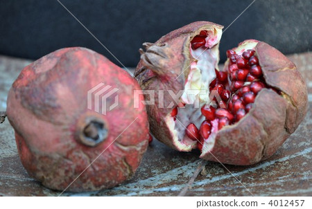 Pomegranate ripen 4012457