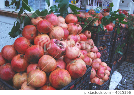 Pomegranate juice stand in Istanbul 4015396