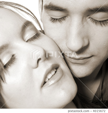 Portrait of girfriendl and boyfriend 4015672