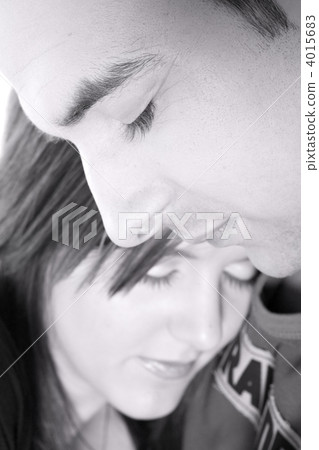 Portrait of girfriendl and boyfriend Portrait of girfriendl and boyfriend 4015683