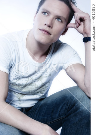 Fashinable young man thinking Fashinable young man thinking 4015850