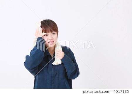 女人穿著工作服 女人穿著工作服 4017185