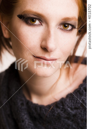 Concentrated redhead 4018702