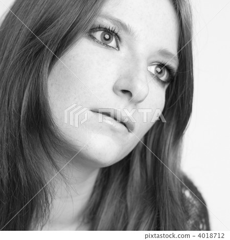 pensive redhead in duo-tone 4018712