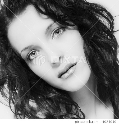 Wondering beauty 4021050