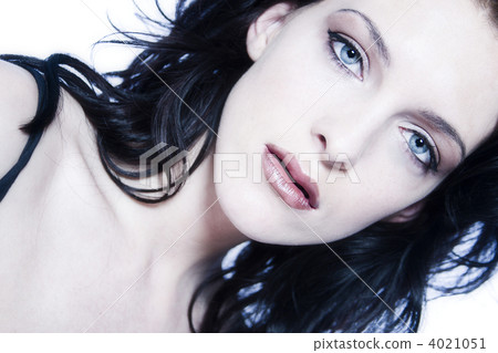 Portrait of a young surprised woman 4021051