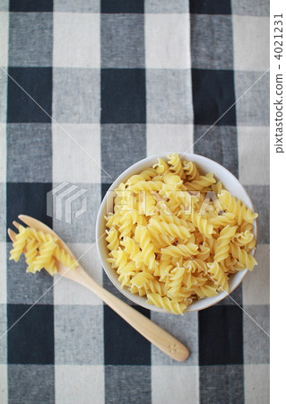 Fusilli, dried short pasta in a bowl and a fork Fusilli, dried short pasta in a bowl and a fork 4021231