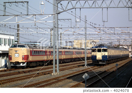 高雄新年的訪問額外列車183系列+ 115系列高雄站 4024078