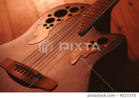 Black acoustic guitar 4025378