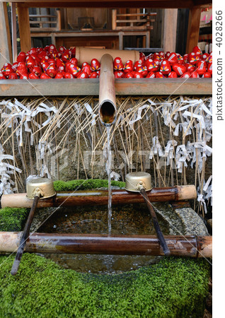 Shi Hakushin Shrine, Tanoyo Manakin well water pot Shi Hakushin Shrine, Tanoyo Manakin well water pot 4028266