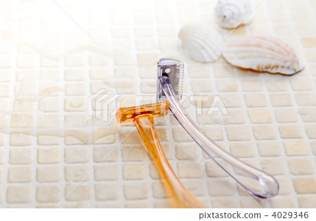 razor, groceries, household goods 4029346