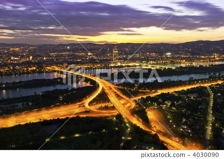 Vienna - Danube River & Island highway at night 4030090