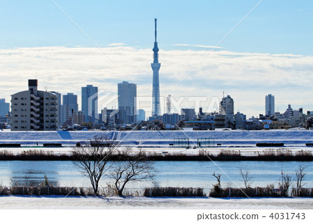 Arakawa河雪風景和河住宅區和東京天空樹的手 Arakawa河雪風景和河住宅區和東京天空樹的手 4031743