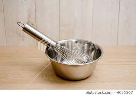 whisk, desktop, on the desk 4035507