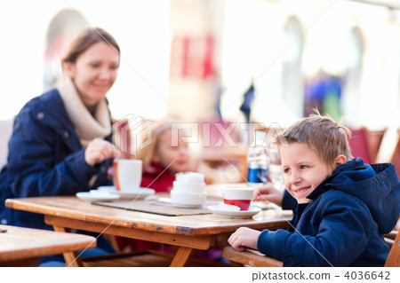 beverage, smile, family 4036642