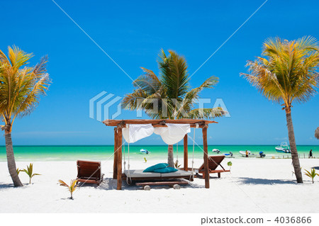 Perfect tropical beach Perfect tropical beach 4036866
