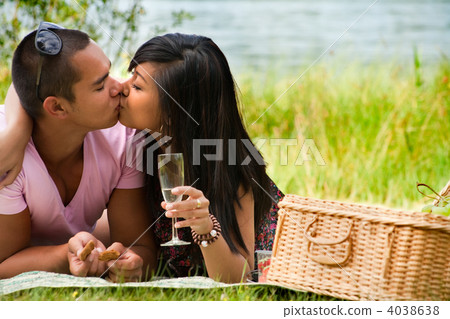 Kissing near the lake 4038638