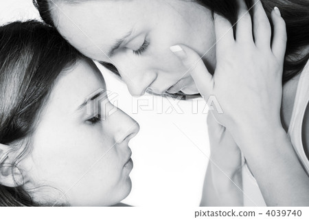 Holding her face in love Holding her face in love 4039740