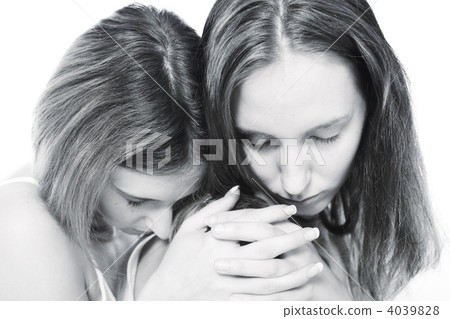 Hugging together 4039828