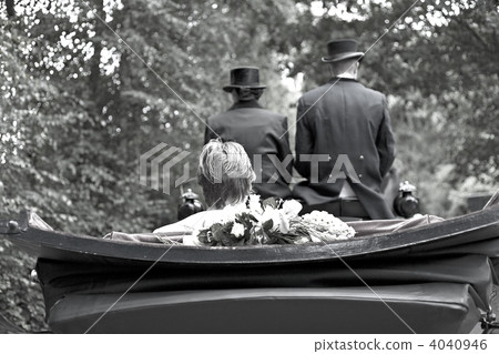 Groom in coach 4040946