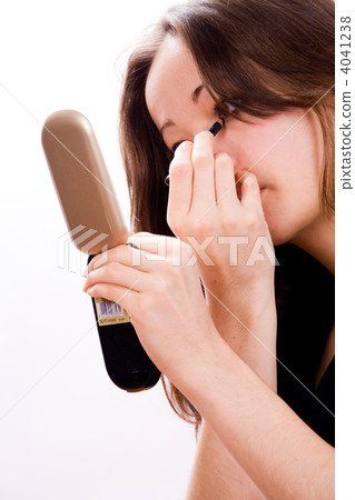 Cosmetic girl taking care of her make-up 4041238