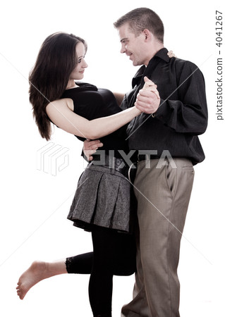 Couple is dancing 4041267
