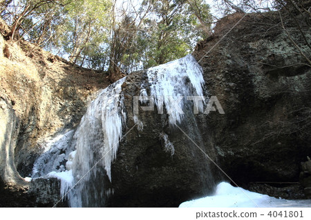 月亮的瀑布等待 4041801