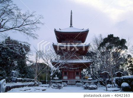 Kyoto Hodosariji snow's triple tower 4042163