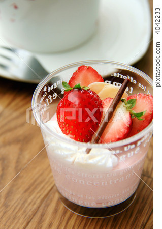 Strawberry mousse 4042233