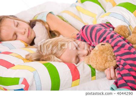 Cute sleeping children Cute sleeping children 4044290