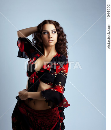 Beauty young woman portrait in gypsy costume Beauty young woman portrait in gypsy costume 4044902