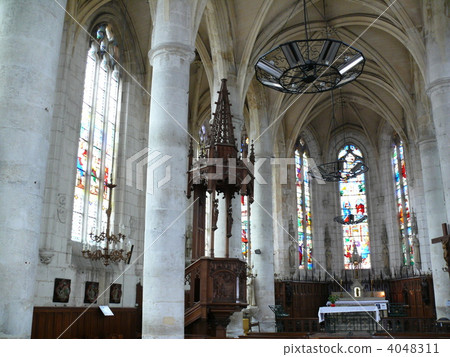 馬德琳教會彩色玻璃在法國/ Labuilles村莊 4048311