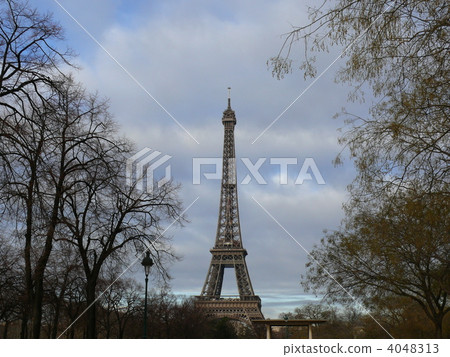 巴黎冬季天空和艾菲爾鐵塔 4048313